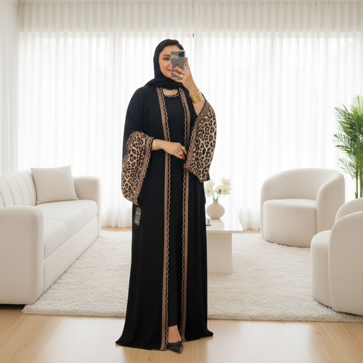 AB120 عباية ستان مخملي أسود بنقشة النمر - الصورة 2