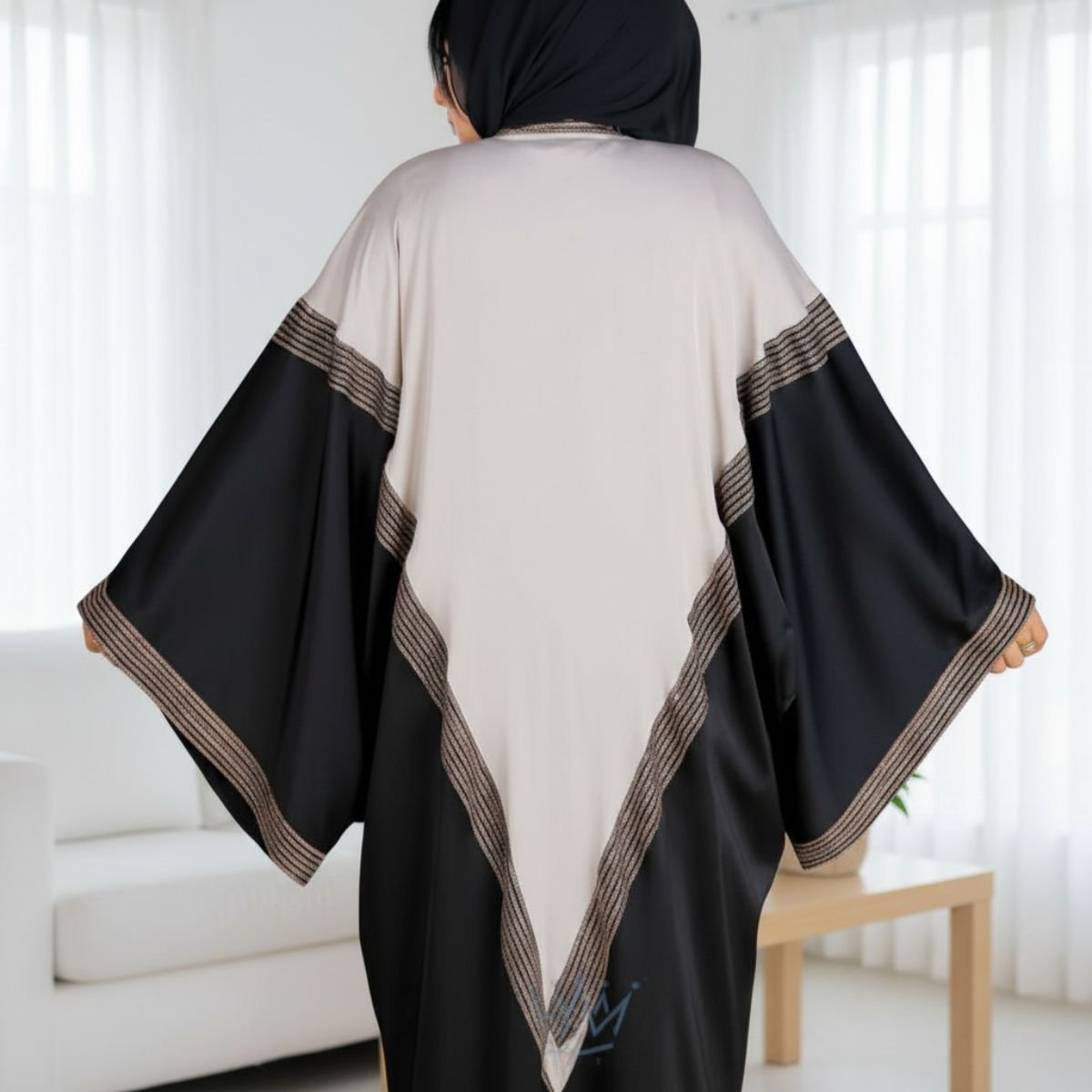 عباية كريب حرير ملكي - طقم قطعتين AB114 - الصورة 3